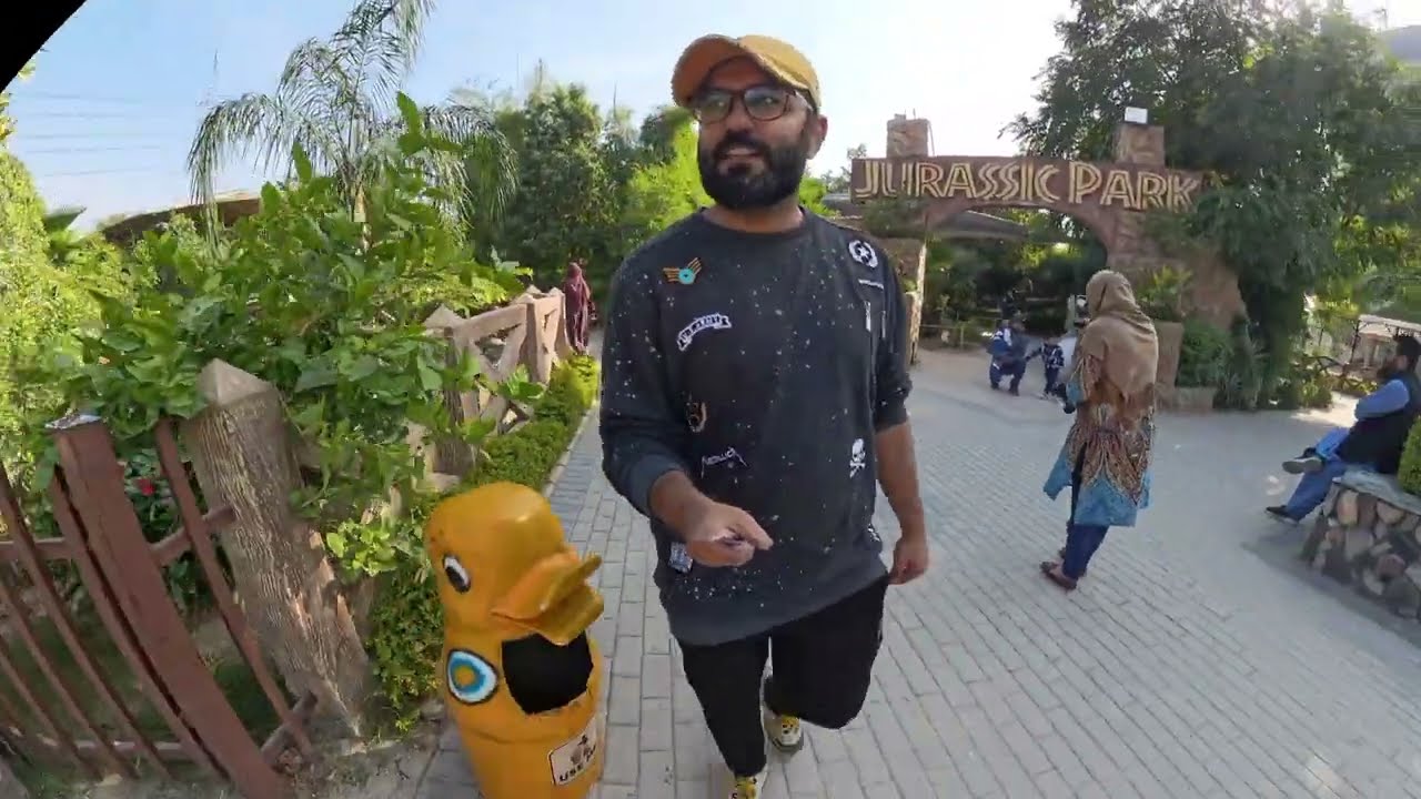 Walking Tales # 2 | Multi Zoo & Bird Aviary |