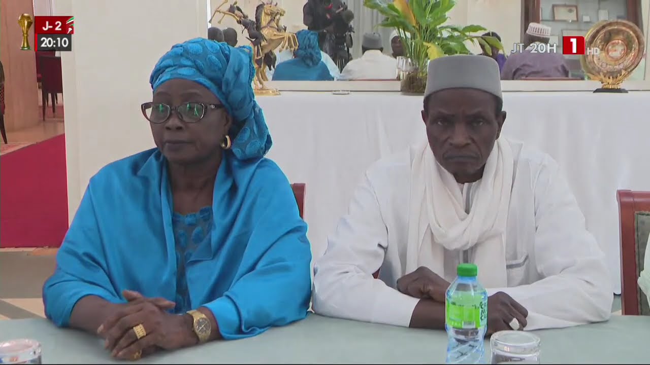PORT DE NDAYANE : LE PR&Eacute;SIDENT BASSIROU DIOMAYE FAYE RE&Ccedil;OIT LES NOTABLES DE YENNE