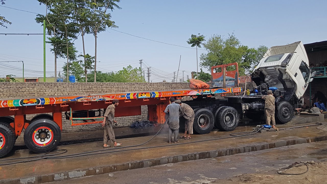 How to clean truck | 22 wheeler truck cleaning | truck cleaning in Pakistan  | Pakistani Truck wash