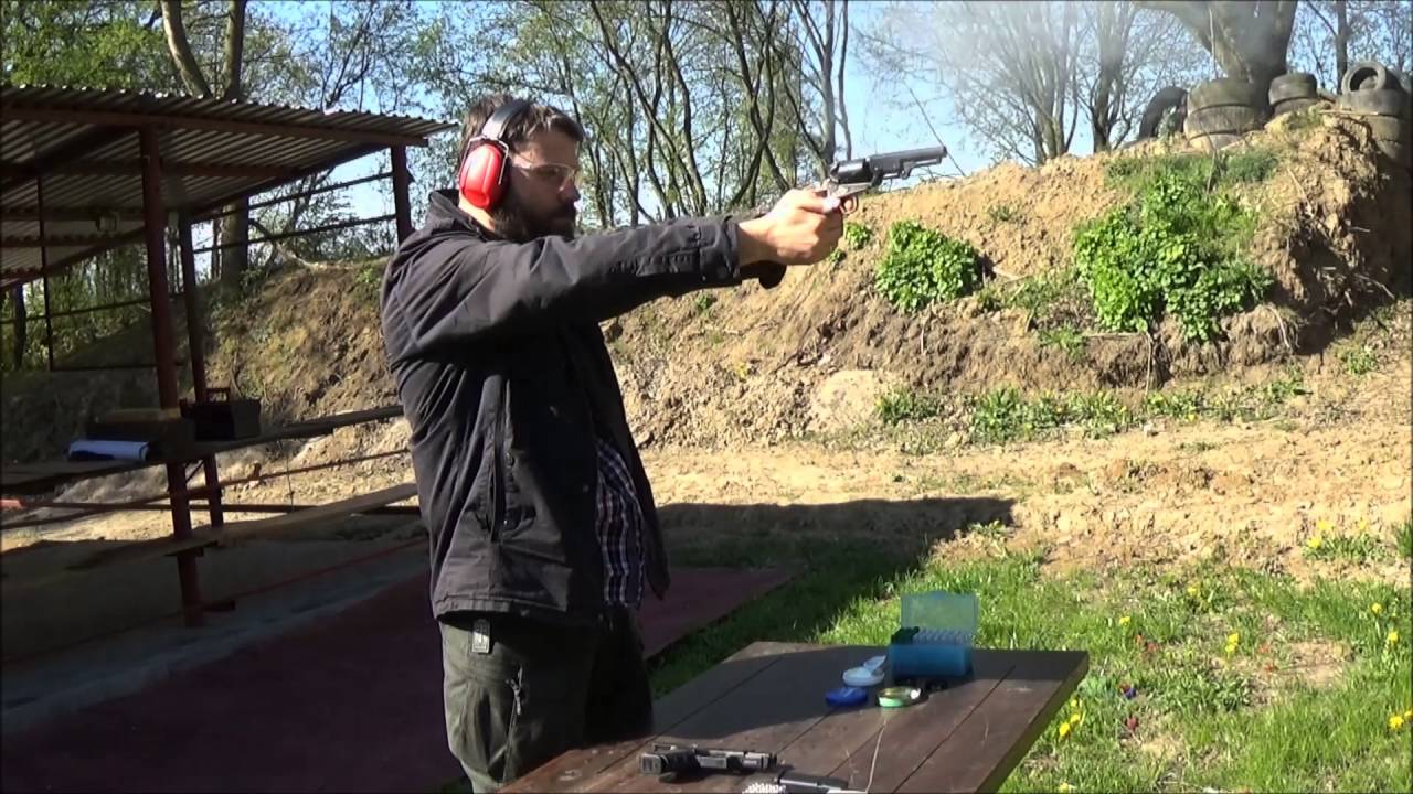 Glock 19 i Colt Navy Sheriff- przykłady broni bocznej
