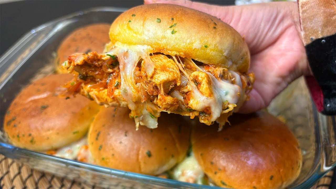 Cheesy Chicken Fajita Sliders Recipe • Cheesy Chicken Burger Recipe • Chicken Sliders Ramadan Iftar