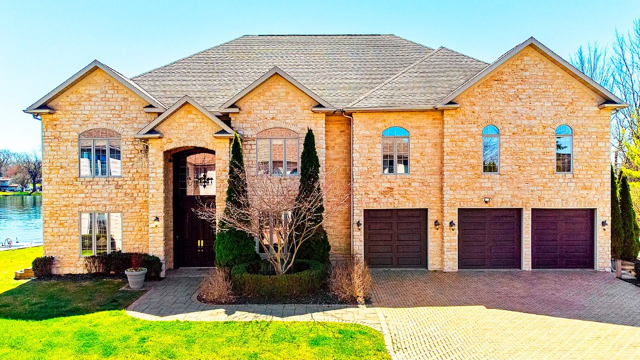 Two luxurious and expensive houses worth $1,798,999 and $1,800,000 in Michigan.