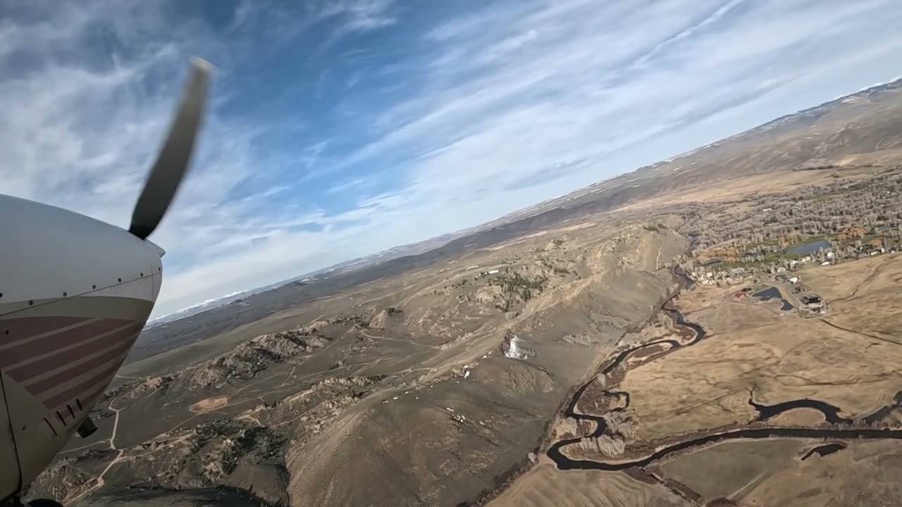 Cessna 182 approach and landing into Gunnison Colorado (KGUC)