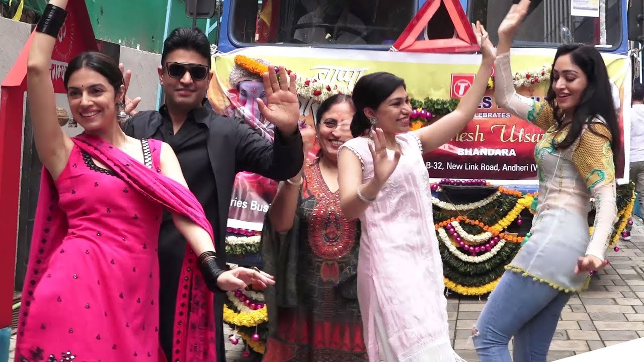 Gulshan Kumar's T Series Family Ganpati Visarjan - Divya & Tulsi  Kumar Dance Ganpati Visarjan