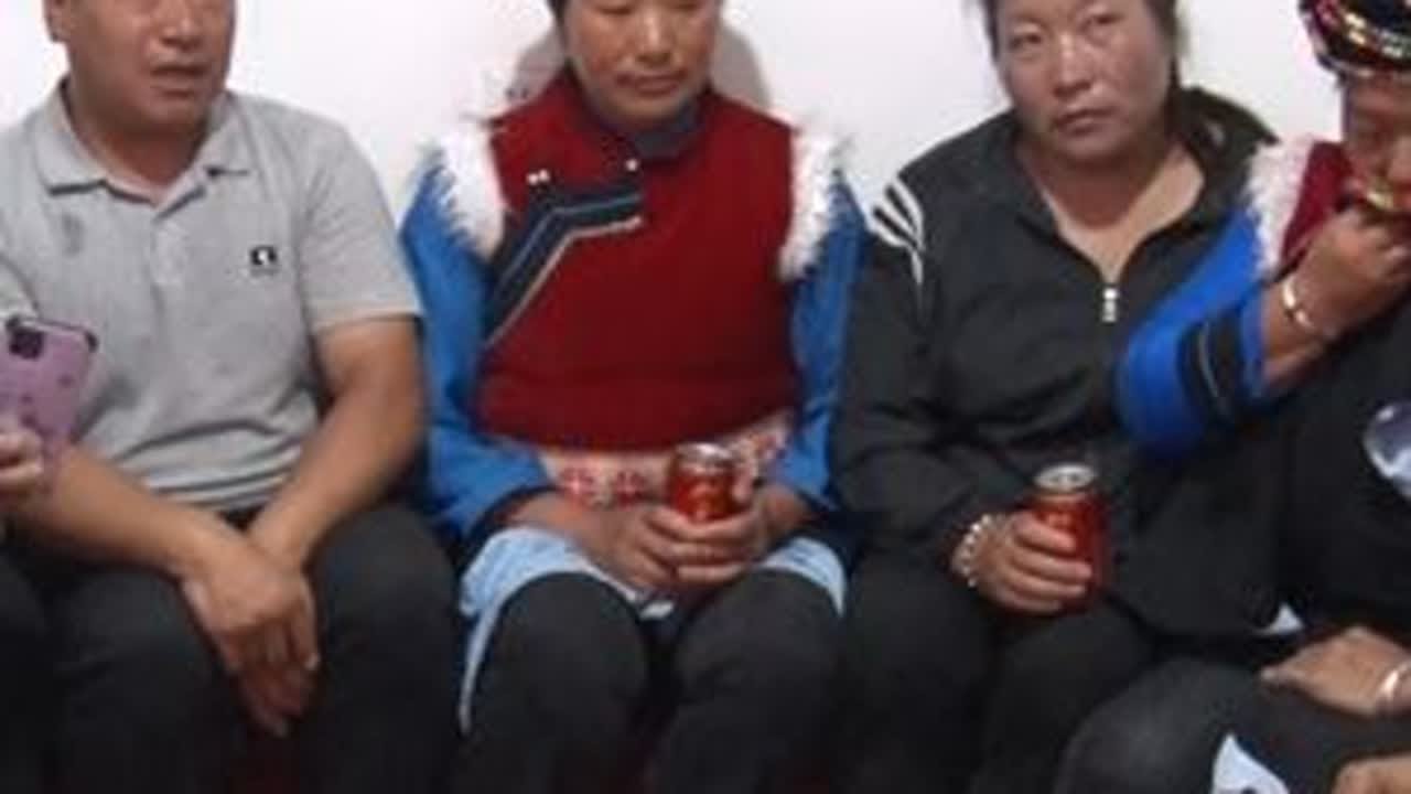 农村婚礼现场：祝：新郎：和丽福        新娘：和润如新婚快乐：百年好合一江春水工作室录制