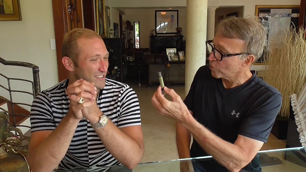 Smoking CBD Cigar Blunt First Time King Palm XL XXL funny Review & My Dads Opinion