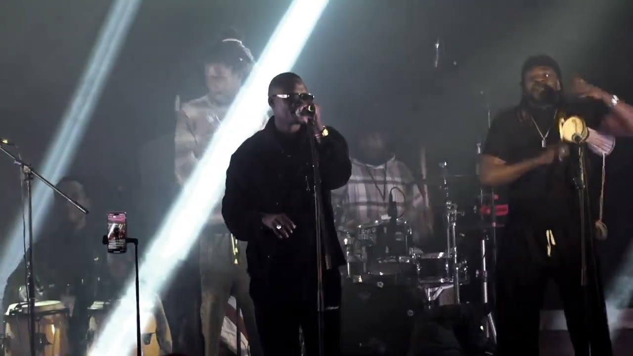 MOMO DIENG à Paris : répétition yii tambalinaaaa show 100%