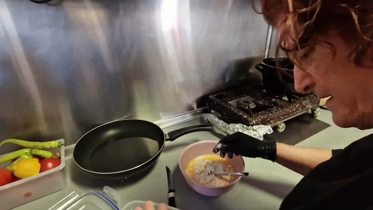 Στη κουζίνα με την κ.Ολγα!Ομελέτα με τυρί πεντανόστιμη.Θεσσαλονικη