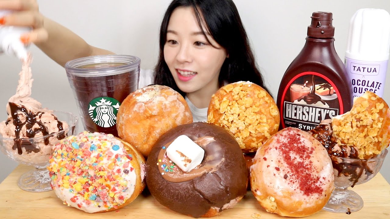SUB) ASMR Кремовый пончик с шоколадным сиропом Херши Мукбанг 🍩 Десертный глазированный пончик