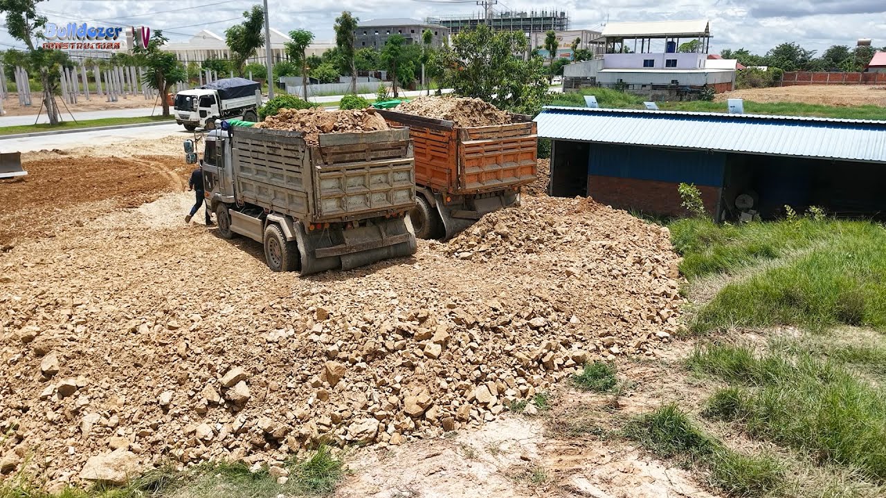 Start Landfill Task! KOMATSU Bulldozer Push Soils With Dump Trucks Dumping Process