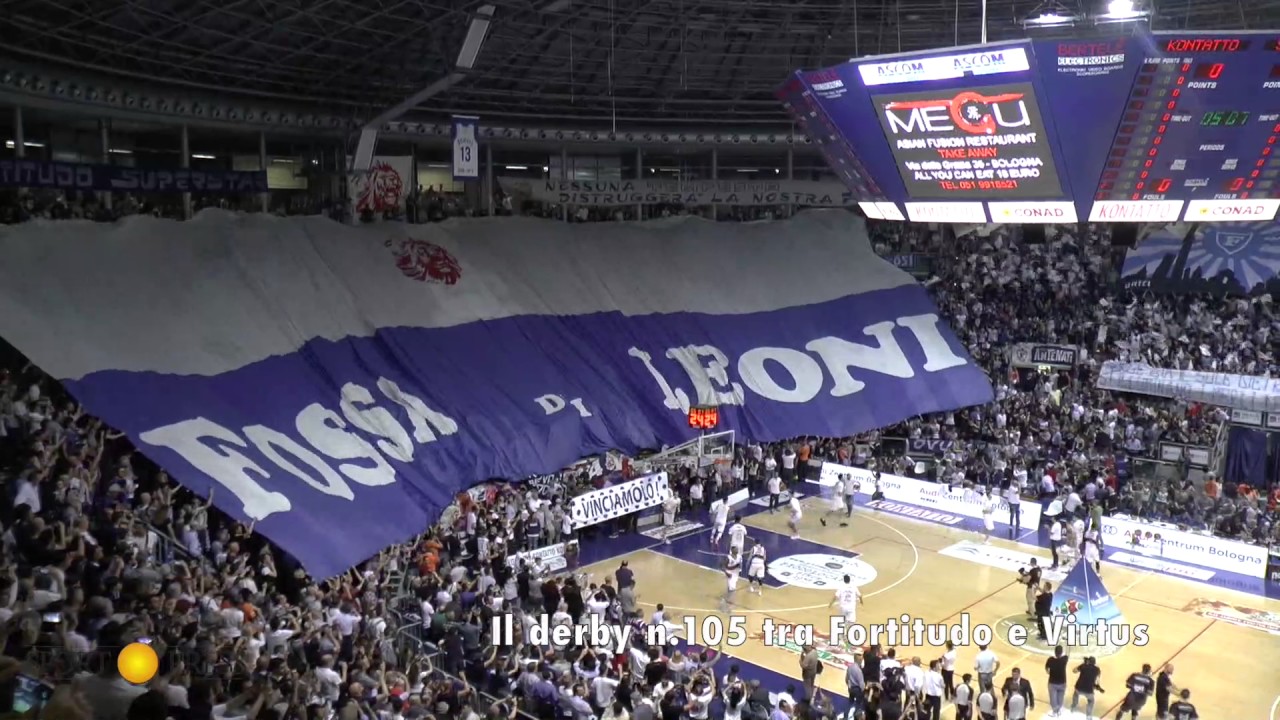 La coreografia del derby tra Fortitudo e Virtus