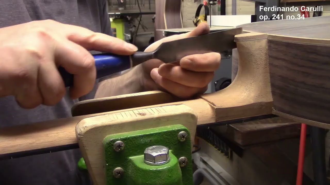 Construction d'une guitare classique en accéléré - Épisode 11 Les frettes et la sculpture du manche