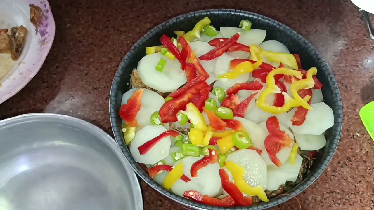 صنيه جمبرى بالبطاطس وصوص الكاتشب جميله جدا #اكسبلور #عشاءلذيذ #اكلتك #food #cooking 