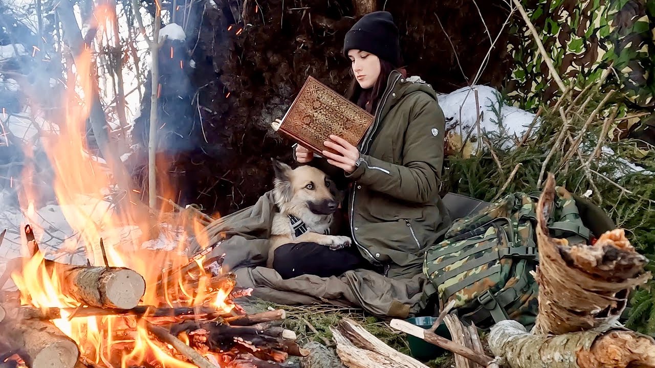 Winter Bushcraft Camp at &minus;14 &deg;C | Cooking Pasta with Mushrooms, Painting and Quiet Moments