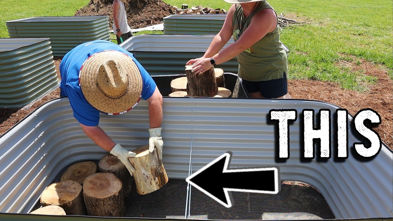 AMAZING Grow Method for Raised Bed Gardens: Hügelkultur Birdies Beds