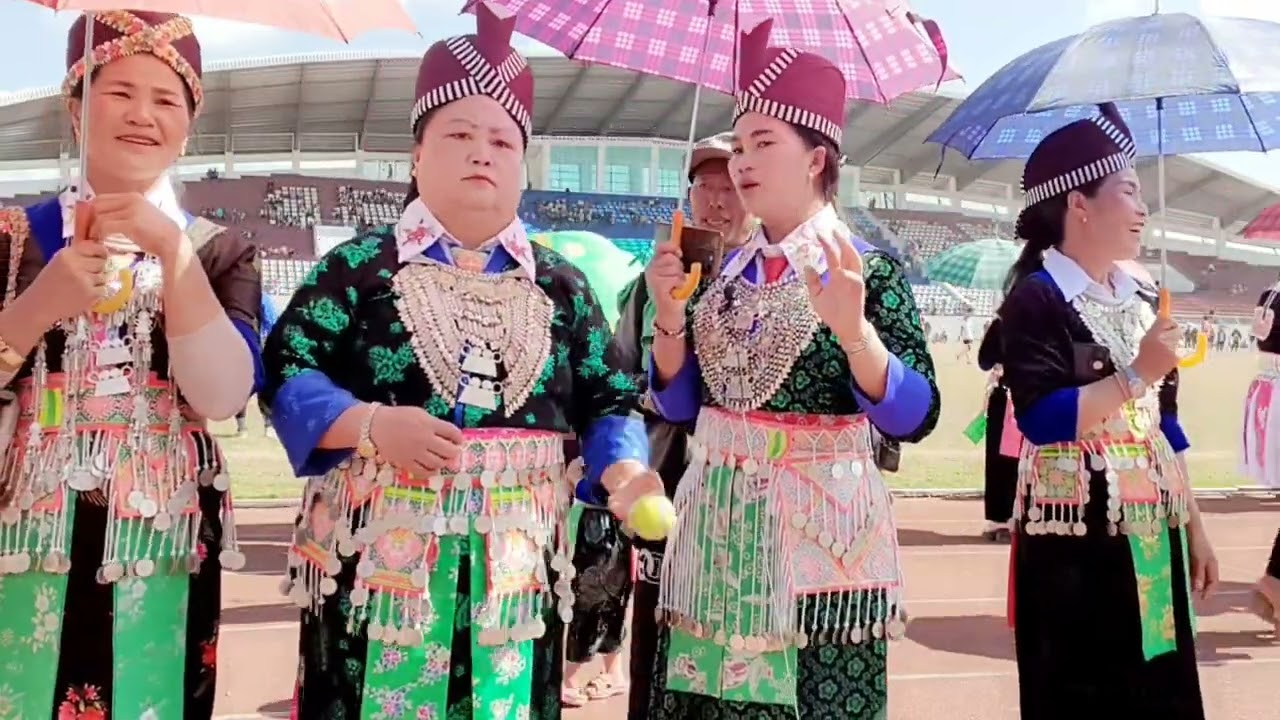 Kwv txhiaj hauv tshav pob mais vaj 