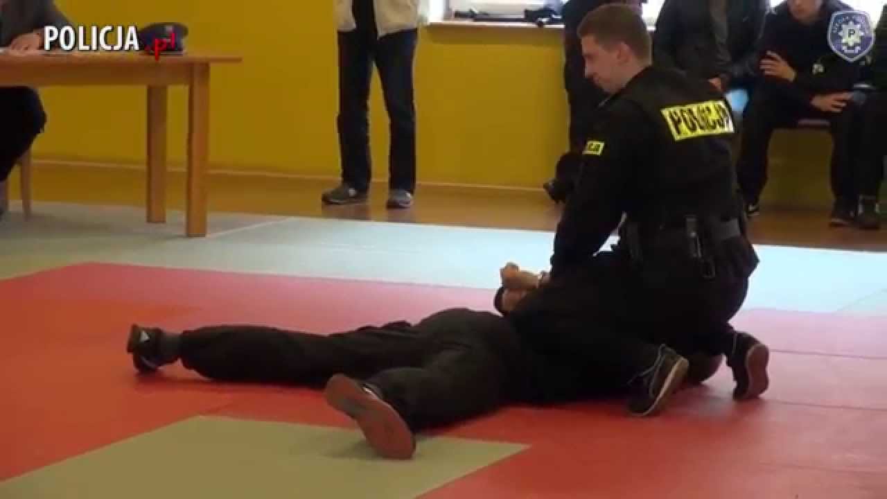 Polska Policja - Turniej Par Patrolowych - techniki obezwładniania