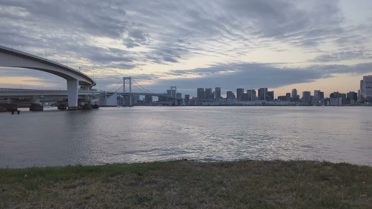 20260301有明北緑道公園からのレインボーブリッジの夕景夜景