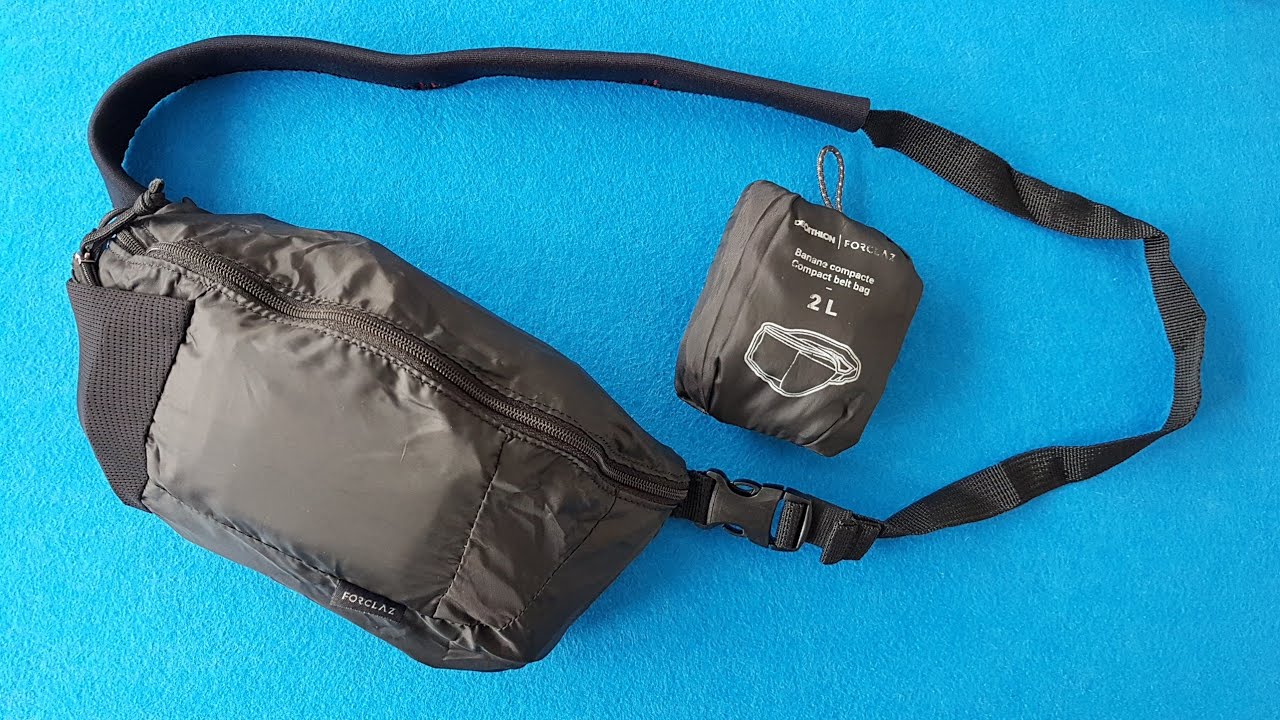 Riñonera ultraligera Forclaz Travel 100 2L a escena: 45 gramos, 5 euros y 2 litros de capacidad.