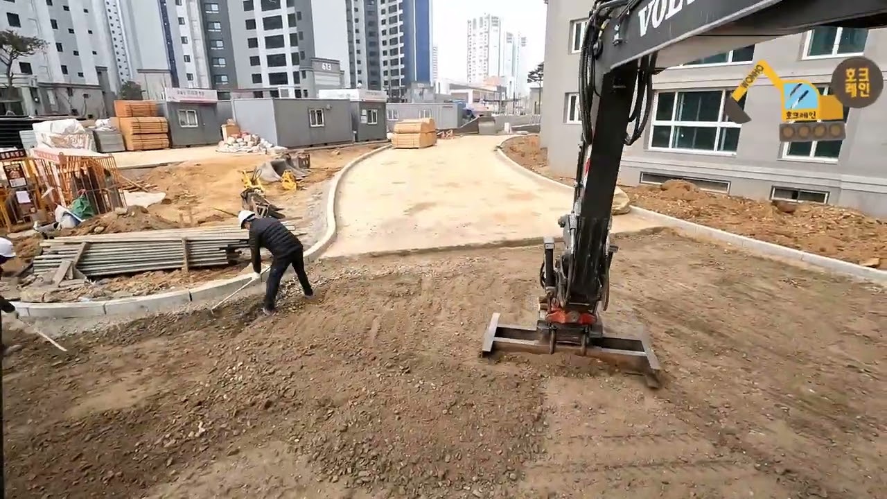 호크레인 / 그레이딩빔 활용 골재 정리 작업 (VOLVO 볼보 EW150E) JK tiltrotator 틸트로테이터