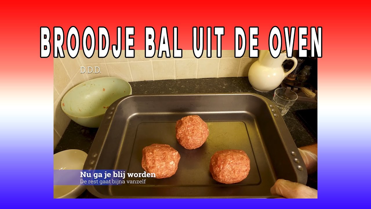 Oer Hollands Broodje Bal met satesaus. (Uit de oven)