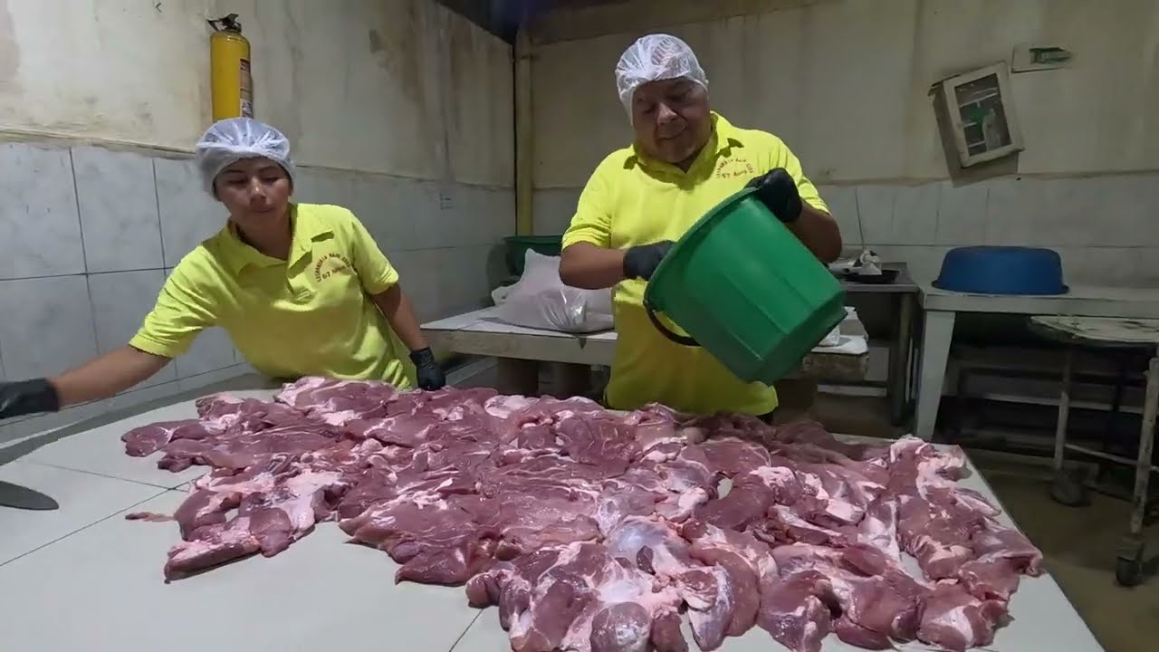 PREPARACIÓN DE LA LECHONA PLATO TÍPICO TOLIMENSE