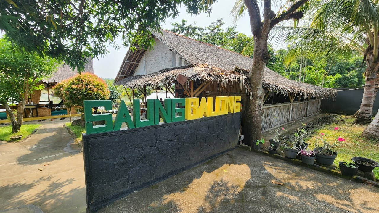 Tiket Masuk Pangandaran, Suasana Jl. Pamugaran, dan Seafood Saung Balong di Bojong Salawe