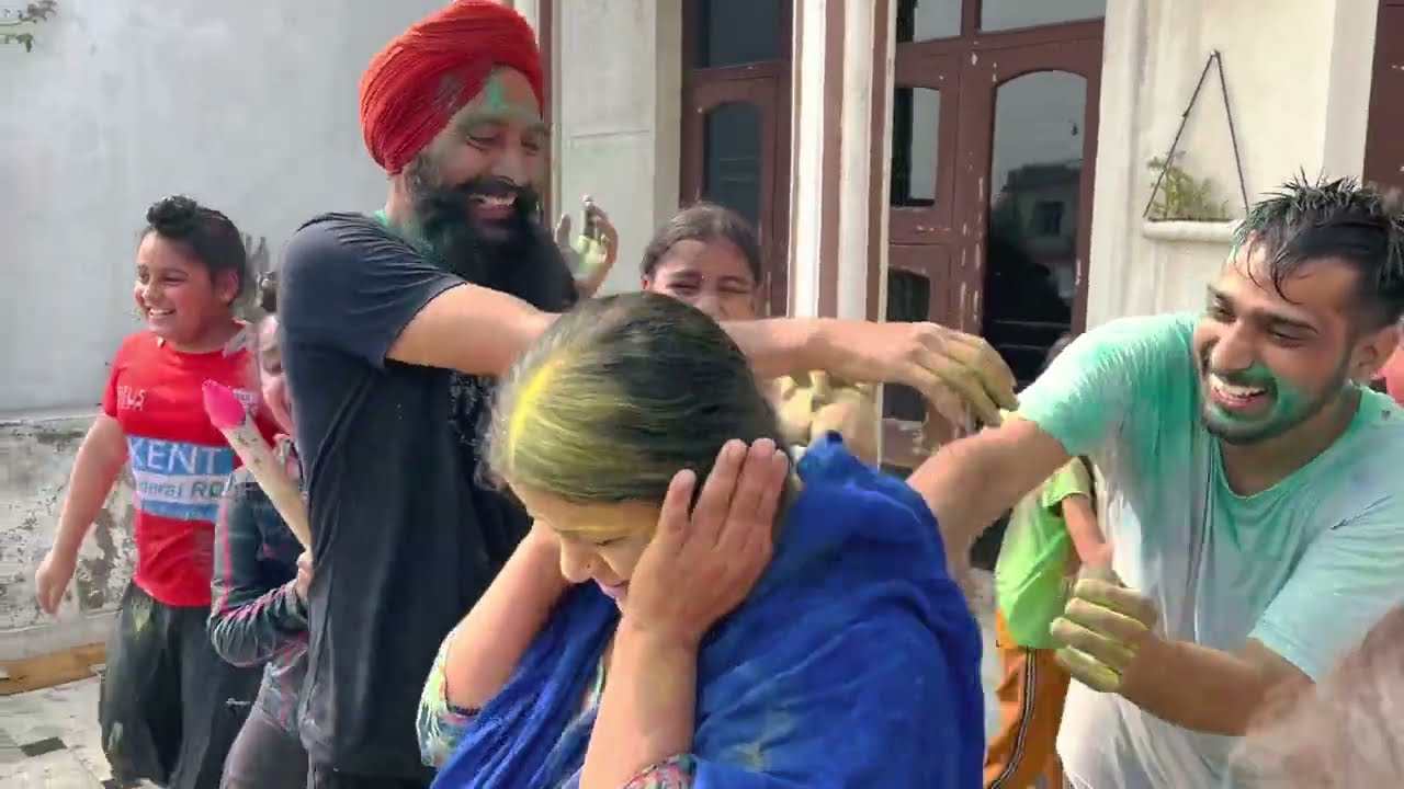 Gohe vaali holi 💦 kihnian bhabian de laya rang 🎨 Rang naal chalya goha😂😂