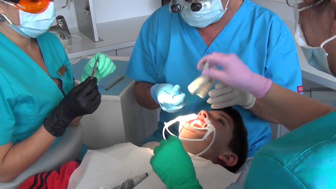 Travailler en orthodontie à 6 mains: un complément au 