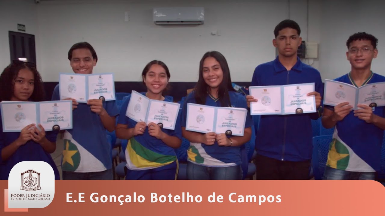 Nosso Judiciário: Alunos de colégio estadual de Várzea Grande recebem cartilha da Justiça