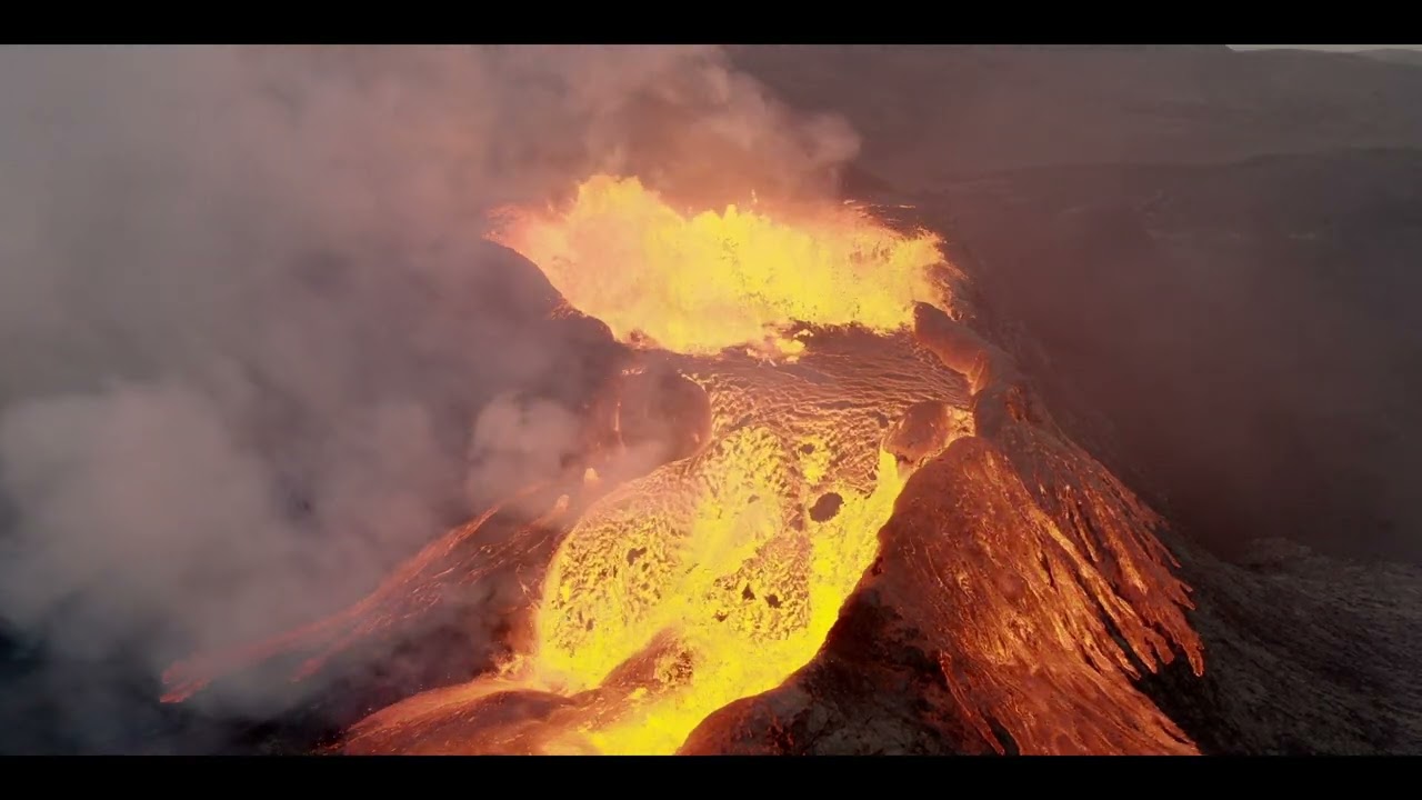 HOT ICELAND / VOLCANO / Geldingadalur volcanic system