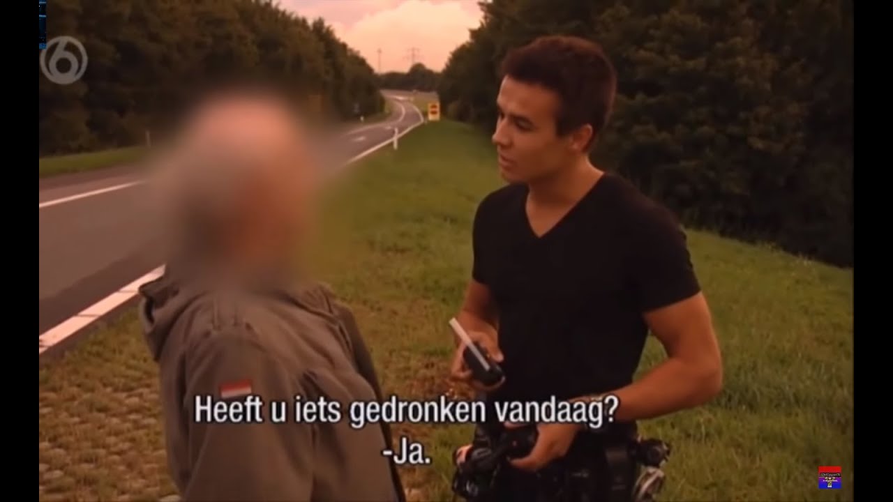 Wegmisbruikers 2022 dronken man maakt grappen