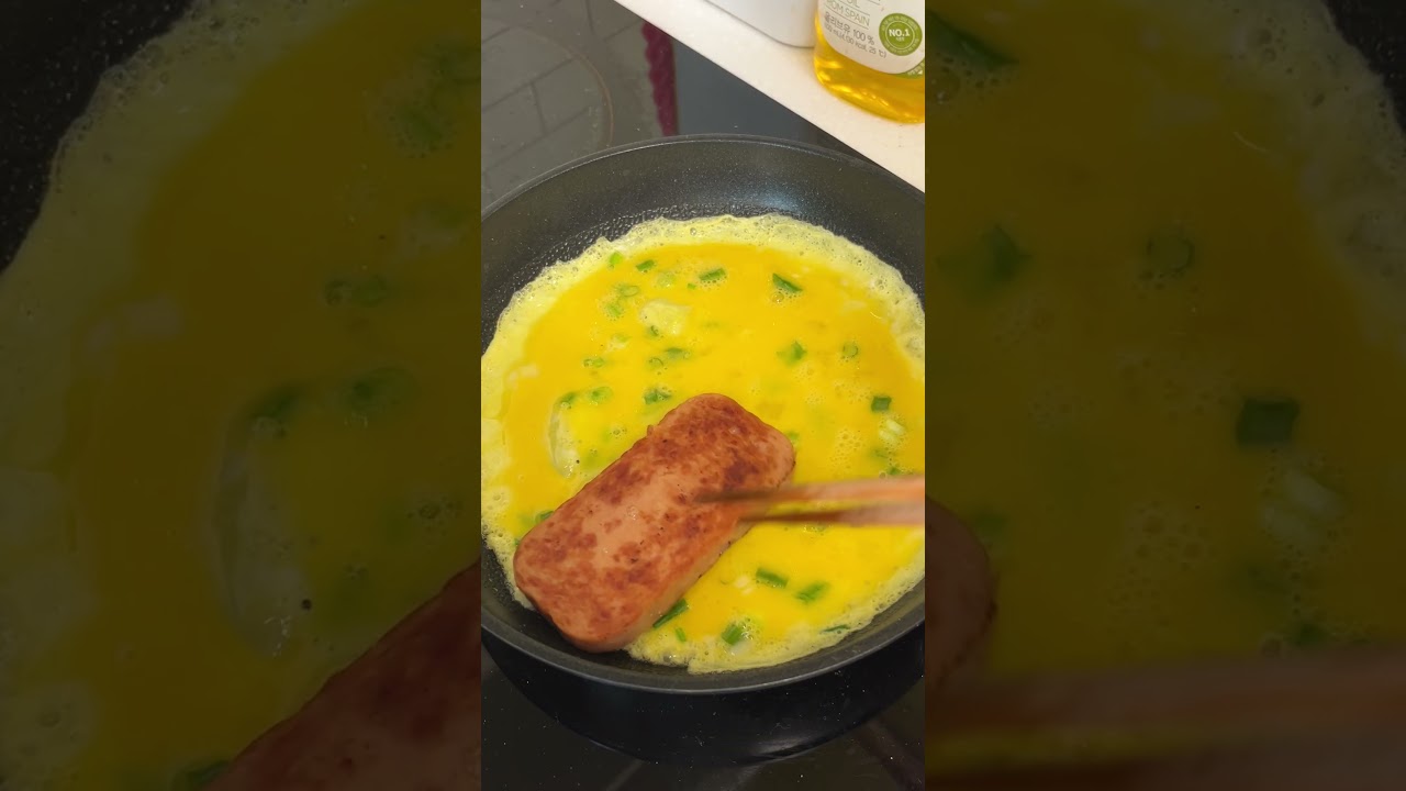 Perfect way to serve SPAM & EGGS💛