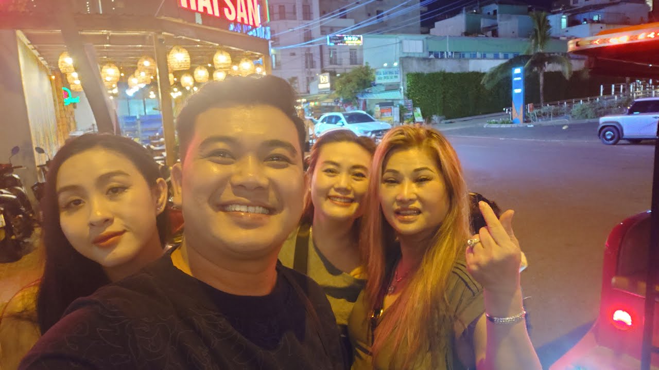 Team Hot Girl Ghé Thăm Quy Nhơn Về Đêm  Ahihi