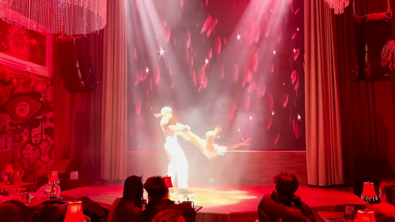 @DúoDyan Roller skate show…wonder palace              
