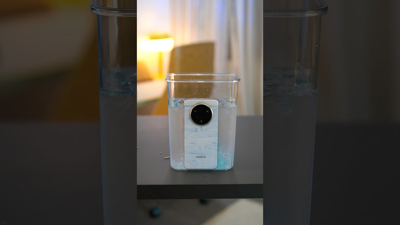 Look how amazing this realme 14 Pro+ 5G! The world&rsquo;s first cold sensitive color-changing design