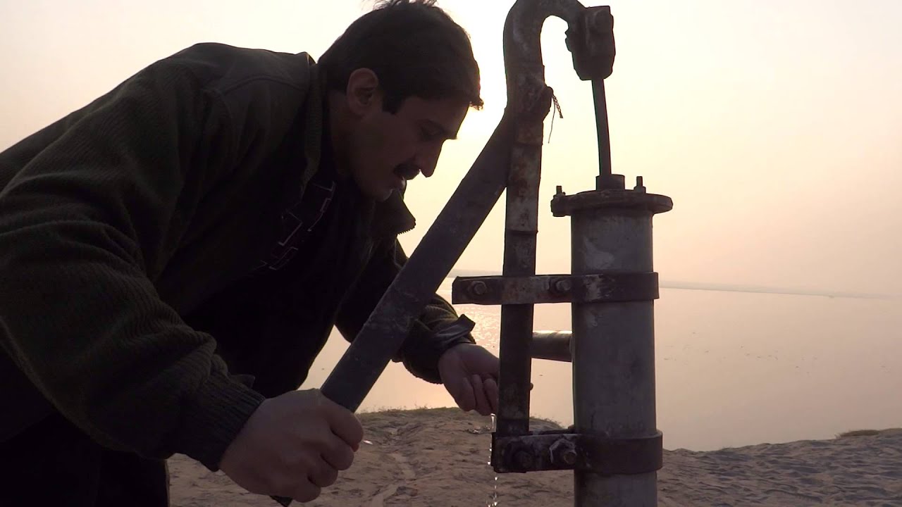 Mun@WAR and hand water pump at the bank of River Chenab  5 Jan 2014 Pakistan
