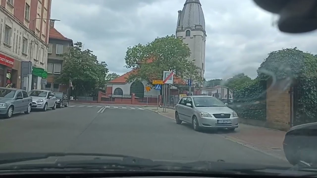 Chorzów; zamknięty przejazd kolejowy