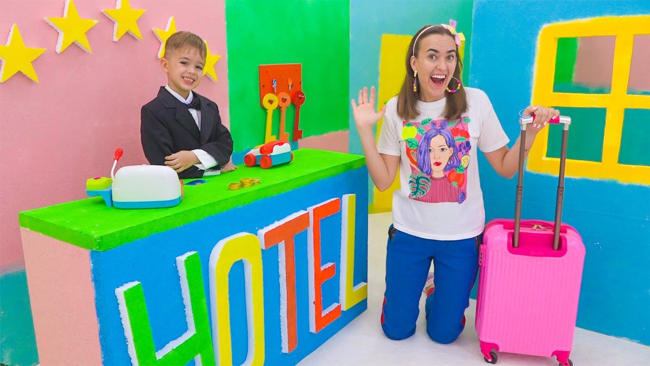 Niki cuida da m&atilde;e no hotel infantil