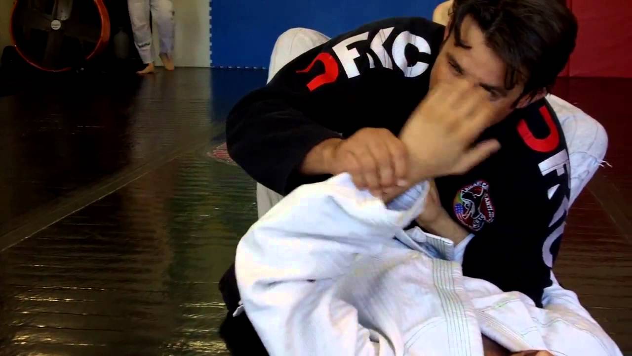 Jiu Jitsu Techniques - Wrist Lock From Guard Pass