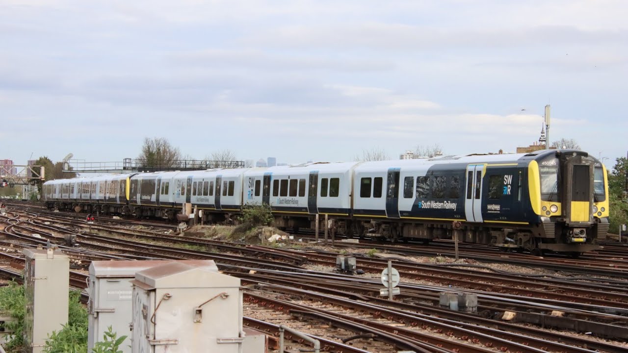 Trains in 🇬🇧🏴󠁧󠁢󠁥󠁮󠁧󠁿London 4K