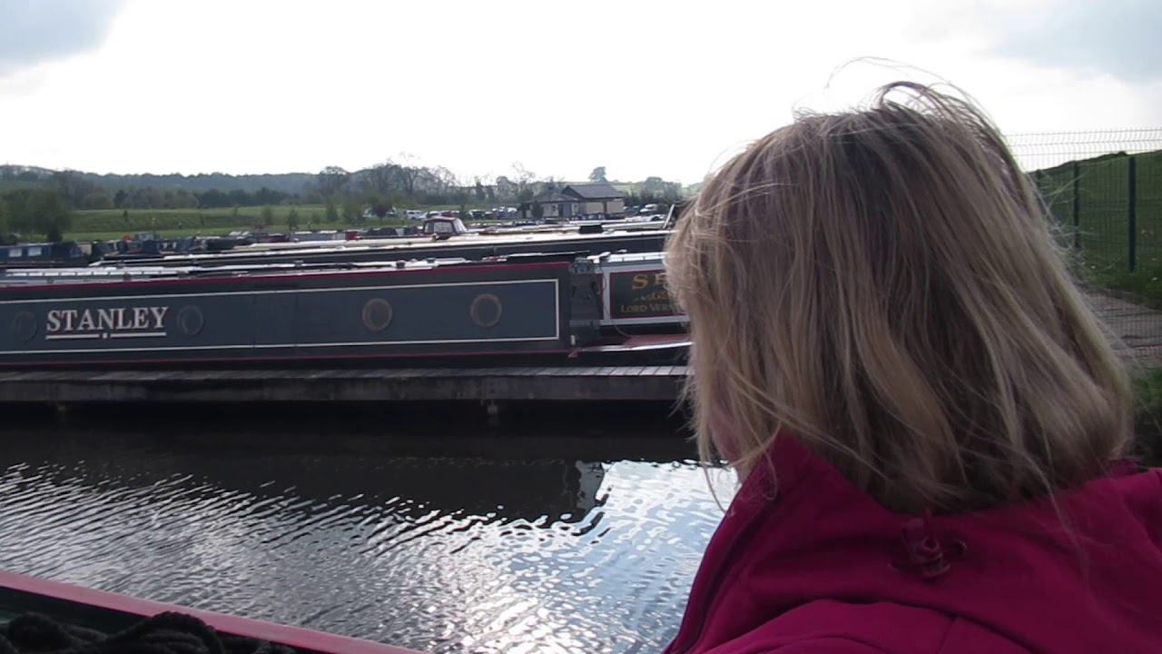 Taking Narrow Boat Poppy back into the mooring at the best marina on the waterways aston marina ⛵ 👍