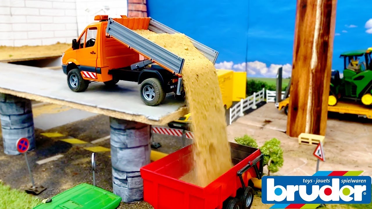 BRUDER TOYS RC John Deere tractor sand transport | Video for kids | Toyz Rule