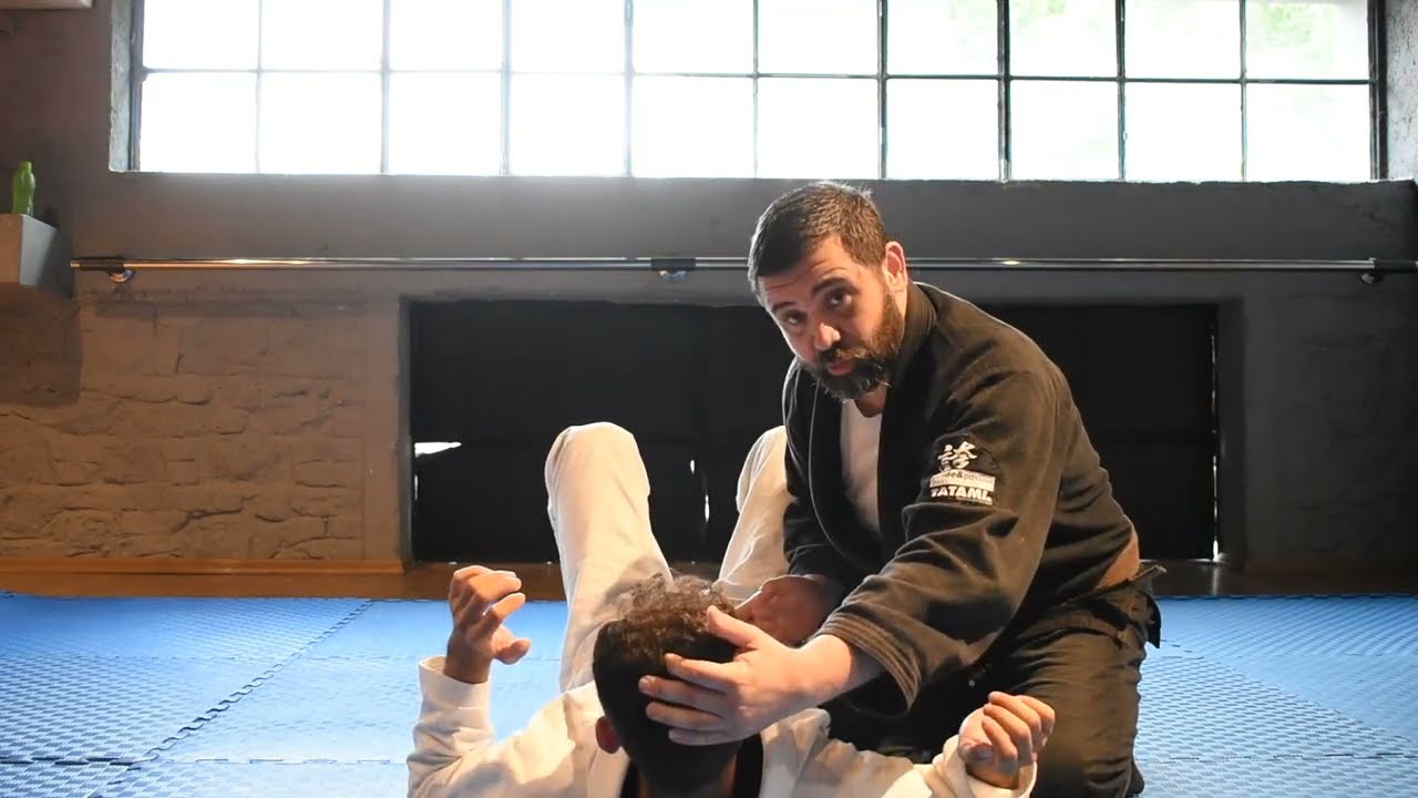 BJJ DERSLERİ - MOUNT'TAN ARMBAR
