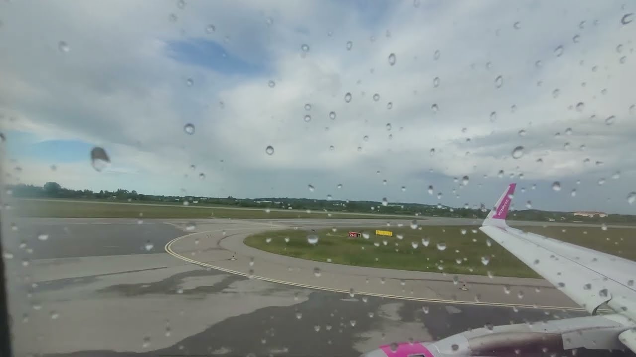 Take off from Gdańsk Airport (GDA) by Wizzair