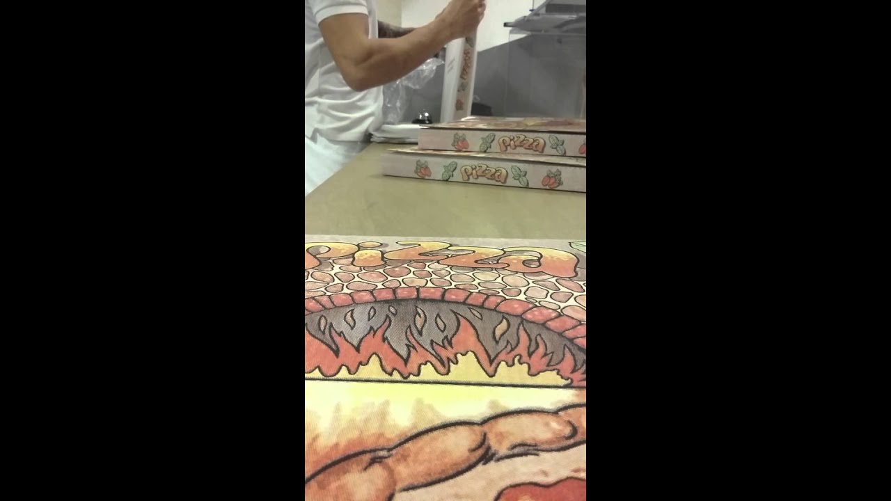 Pizzeria chiusura rapida di cartoni