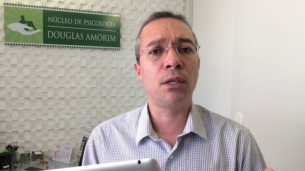 SINTO QUE MINHA NAMORADA ESTÁ MUITO DISTANTE. O QUE DEVO FAZER? - Pergunte ao Psicólogo