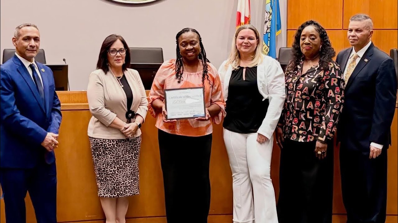 Este reconocimiento para elFARO Church no sería posible sin Sandra y Diego González. 