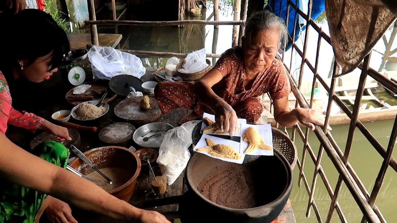 Chỉ còn ở thôn quê làm Bánh Con Cá tuy cực mà vui  | Thôn Nữ Miền Tây