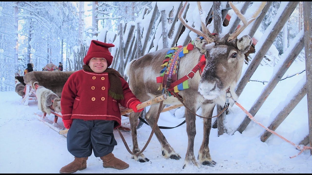 Рождественский эльф Килво посещает Деревню Санта-Клауса 🦌🎅 Рованиеми Финляндия Полярный круг